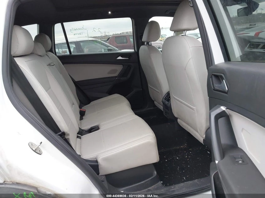 VW Tiguan * R-LINE* , снимка 8 - Автомобили и джипове - 54121666