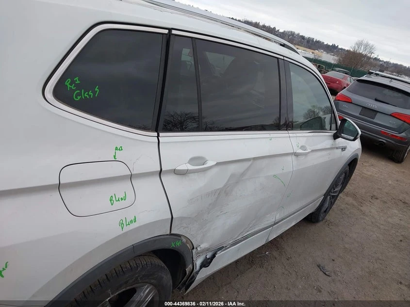 VW Tiguan * R-LINE* , снимка 6 - Автомобили и джипове - 54121666