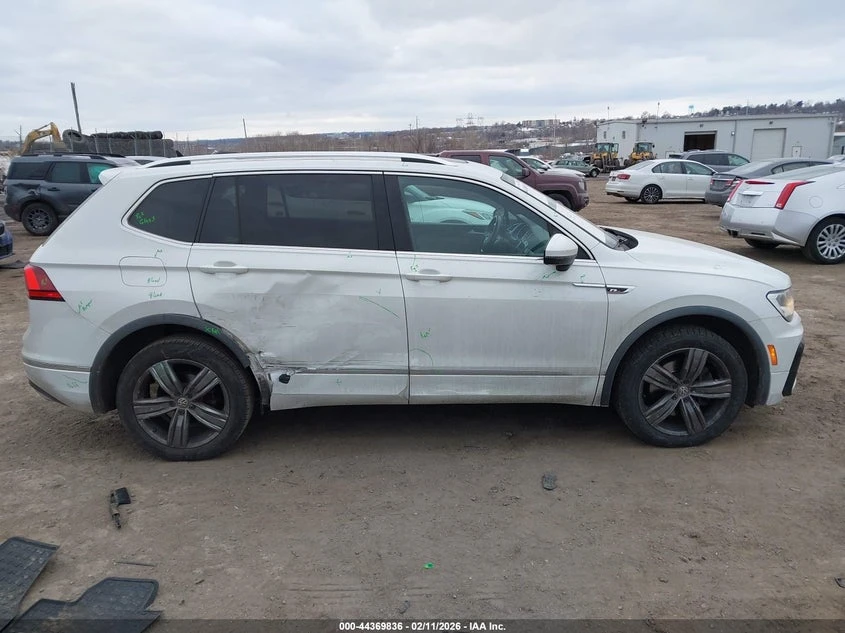 VW Tiguan * R-LINE* , снимка 13 - Автомобили и джипове - 54121666