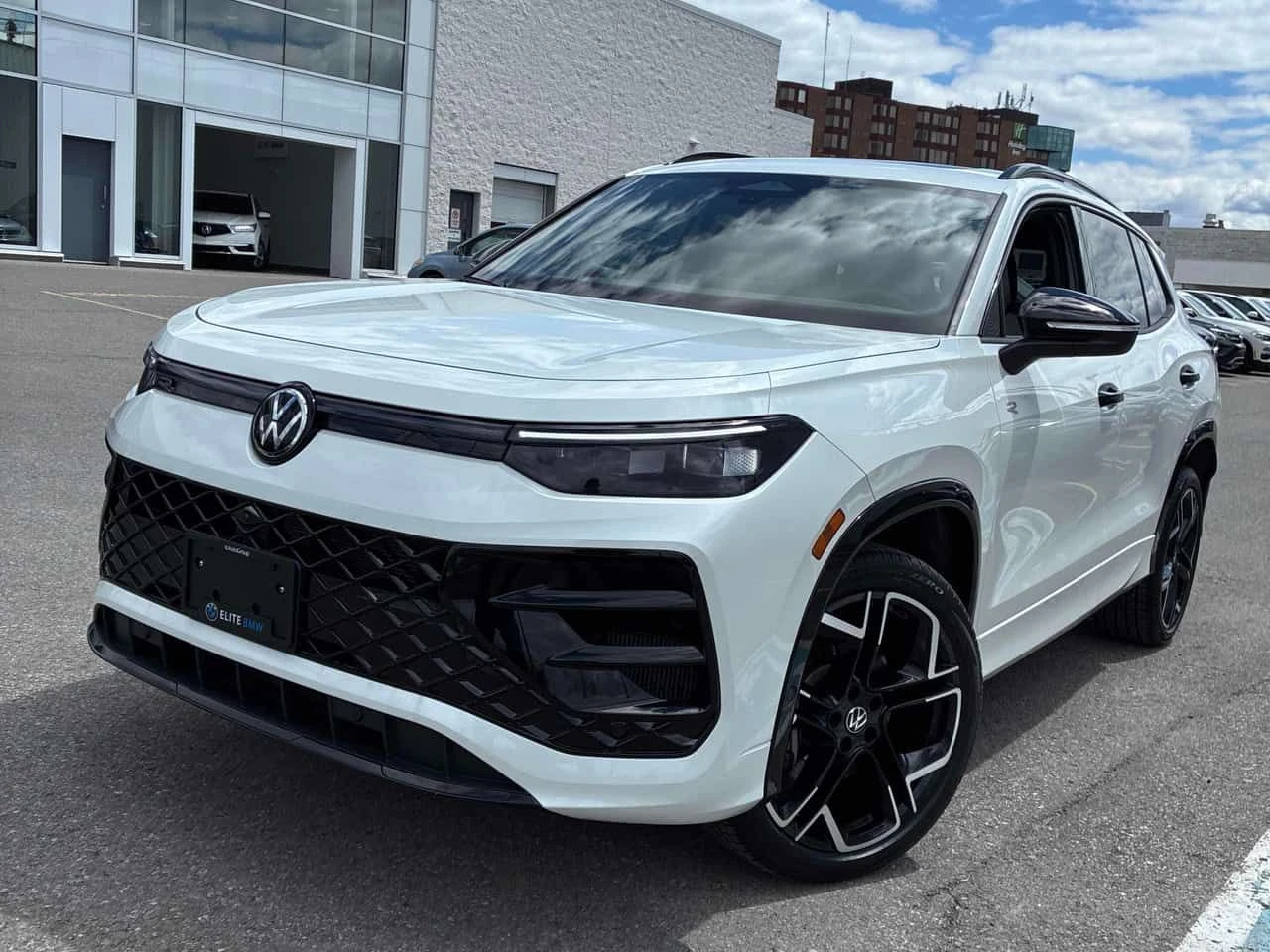 VW Tiguan  Highline Turbo R /360/DISTRONIC/HUD/ОБДУХВАНЕ