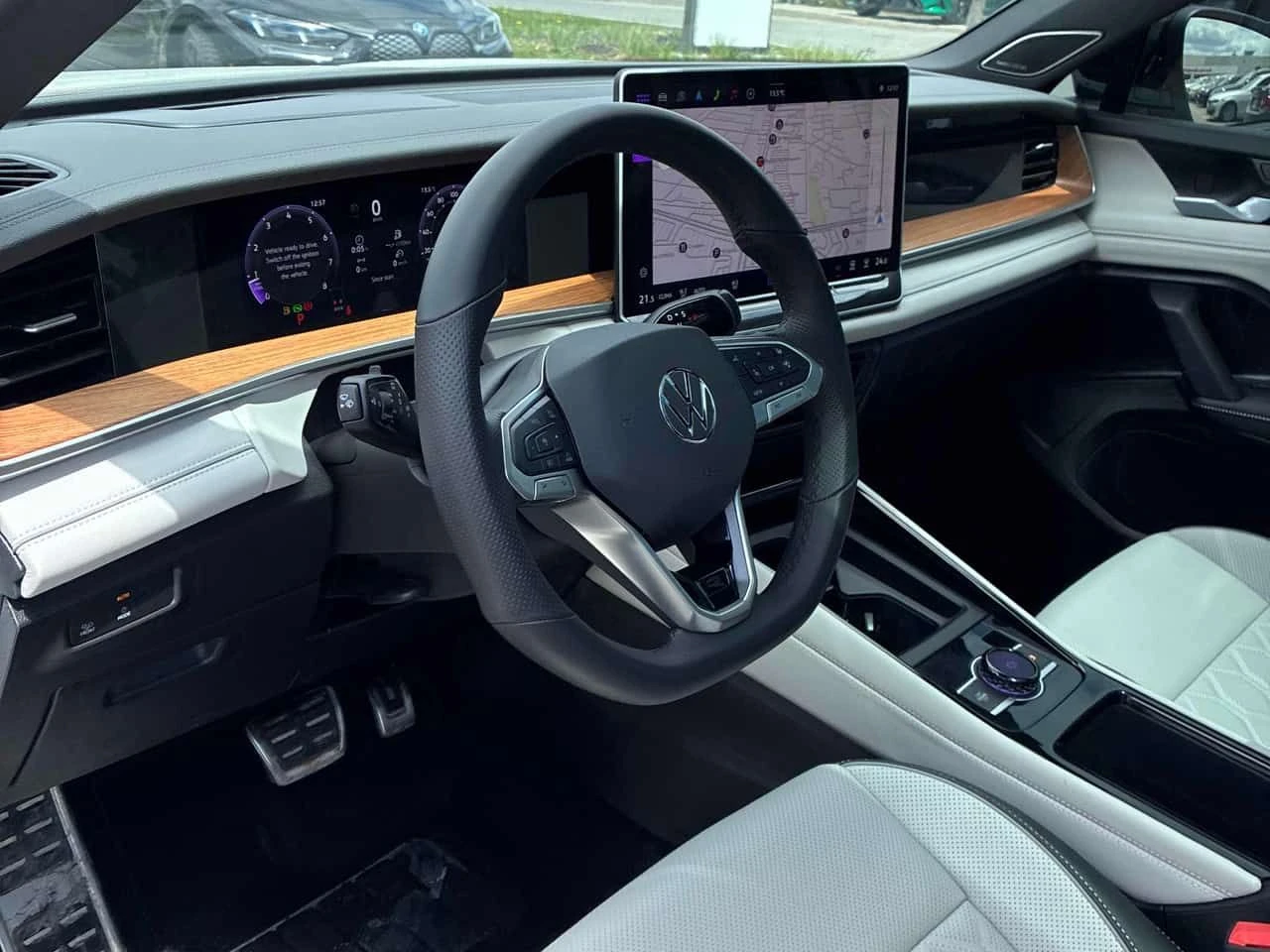VW Tiguan  Highline Turbo R /360/DISTRONIC/HUD/ОБДУХВАНЕ, снимка 5 - Автомобили и джипове - 54581625
