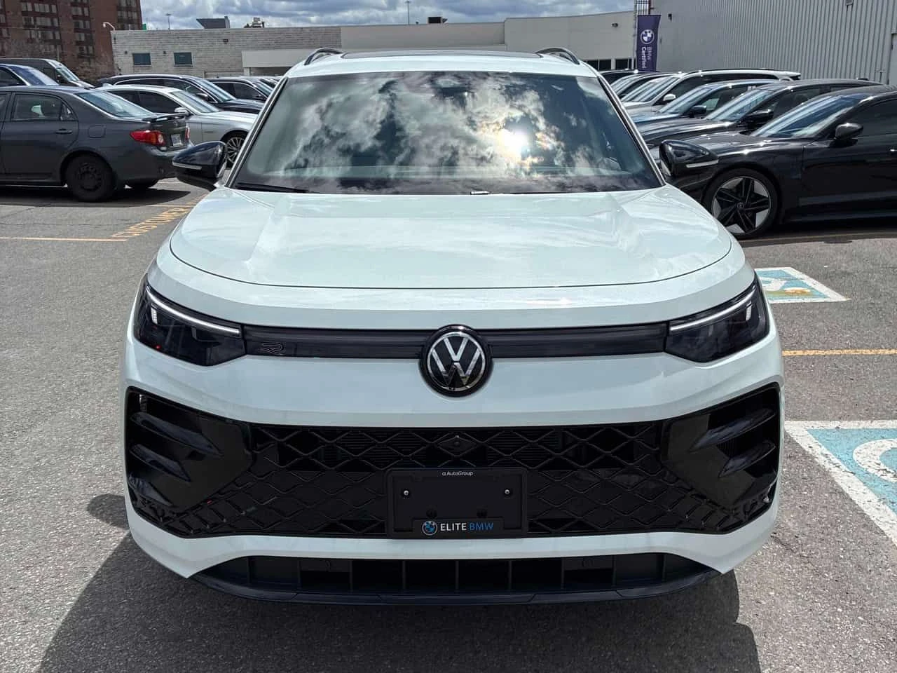 VW Tiguan  Highline Turbo R /360/DISTRONIC/HUD/ОБДУХВАНЕ, снимка 6 - Автомобили и джипове - 54581625