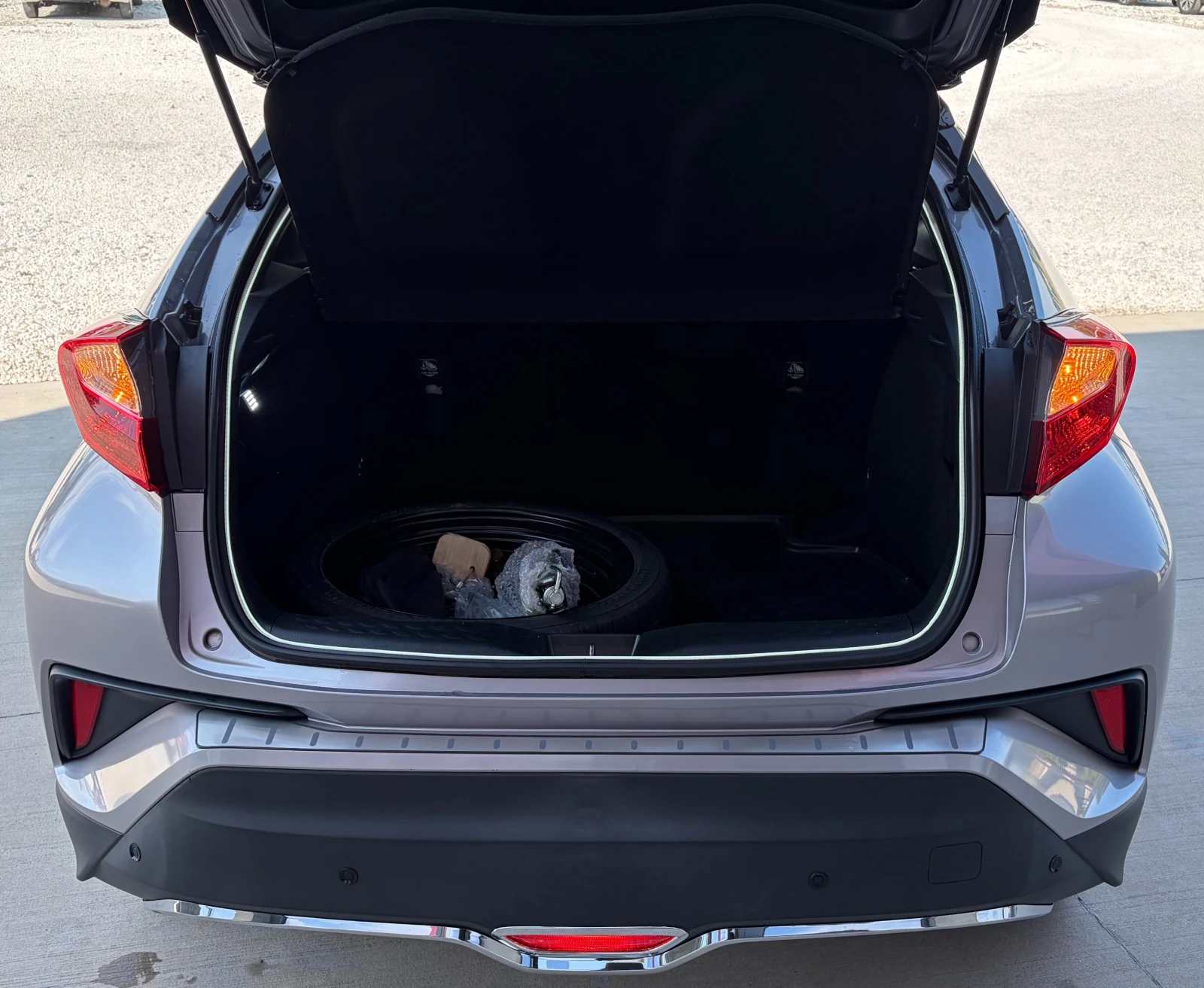Toyota C-HR 1.8 Hybrid , снимка 10 - Автомобили и джипове - 55661012