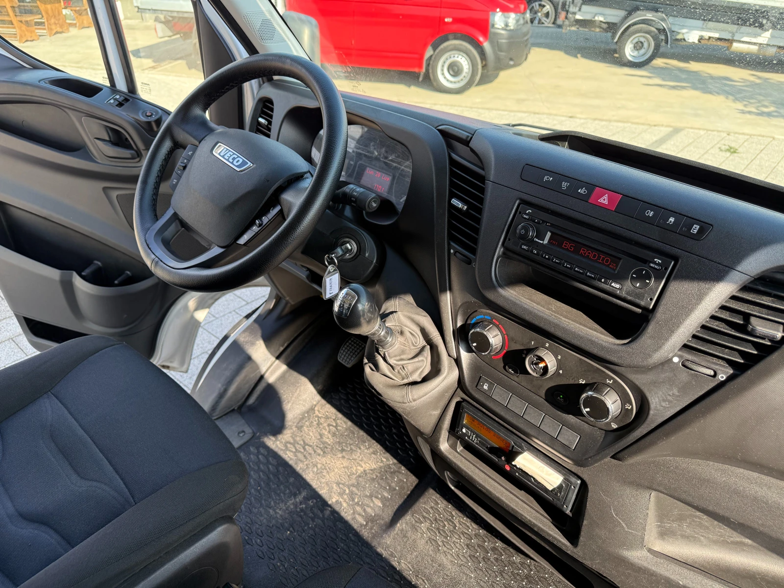 Iveco Daily 35-140 Клима Падащ борд L3H2  Euro 6, снимка 11 - Бусове и автобуси - 55378470