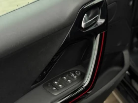 Peugeot 2008 На части 1.2 бензин автоматик, снимка 15