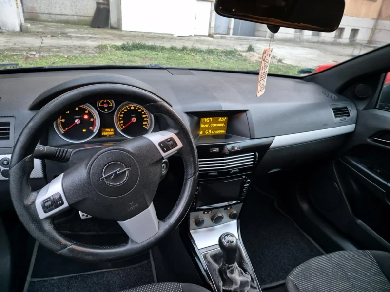 Opel Astra 1.9 cdti, снимка 8 - Автомобили и джипове - 48745736