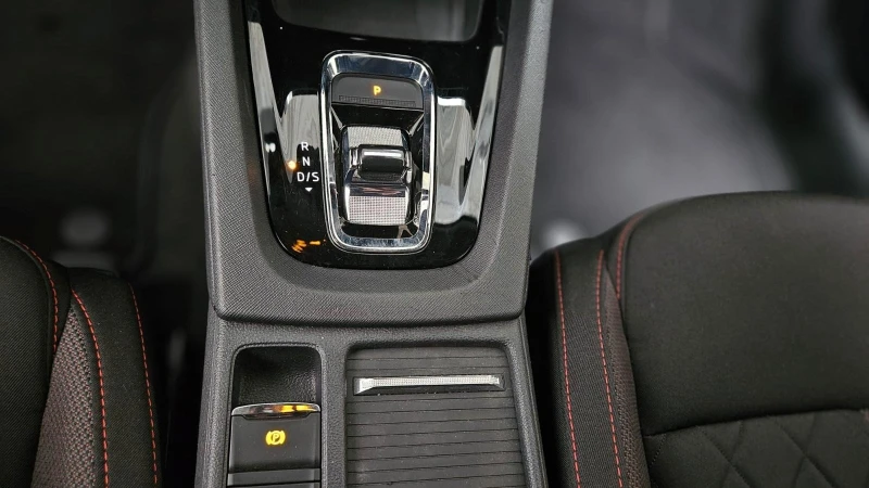 Skoda Octavia RS* LED* CAM* KEYLESS* , снимка 11 - Автомобили и джипове - 52220391