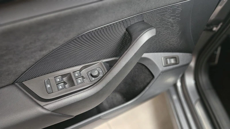 Skoda Octavia RS* LED* CAM* KEYLESS* , снимка 5 - Автомобили и джипове - 52220391