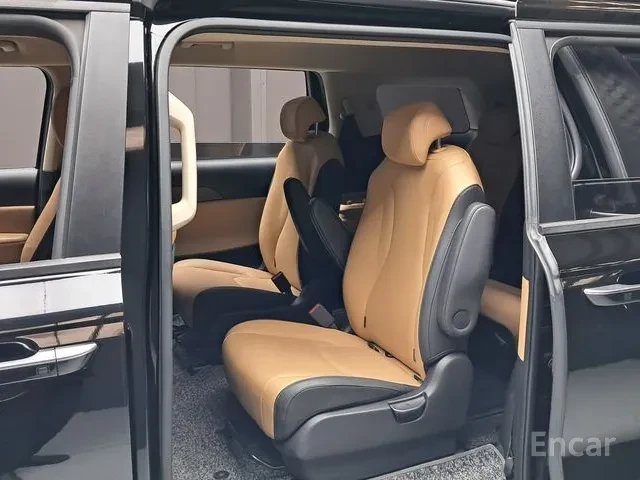 Kia Carnival 9-seater prestige, снимка 9 - Автомобили и джипове - 55563938