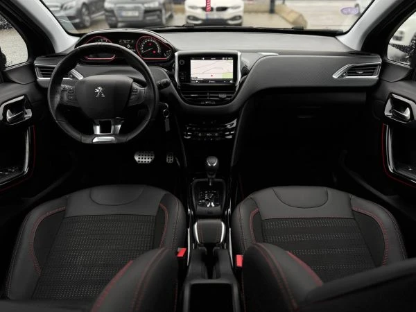 Peugeot 2008 На части 1.2 бензин автоматик, снимка 10 - Автомобили и джипове - 56114830