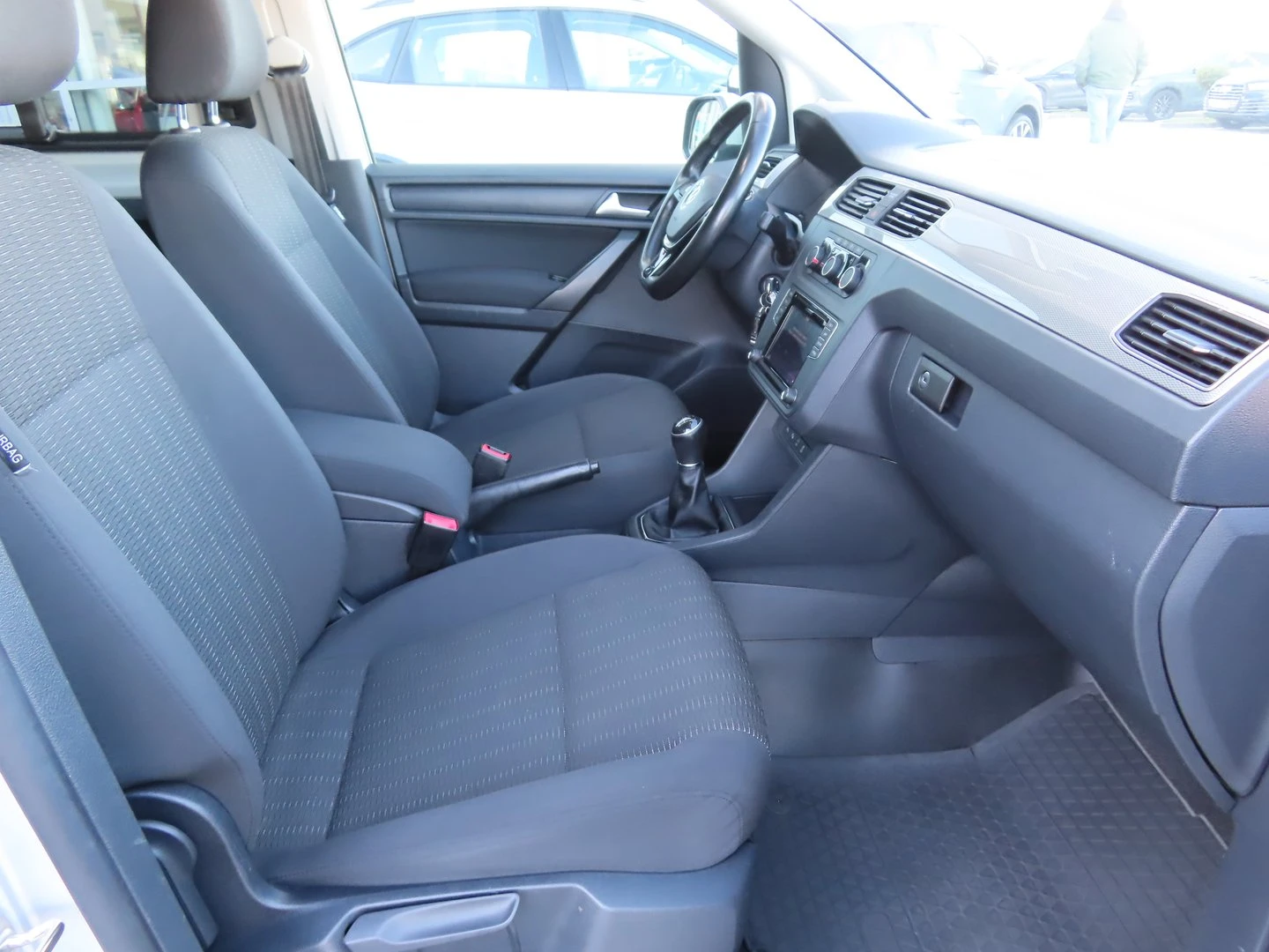 VW Caddy Comfortline TSI BMT 7 места - изображение 6