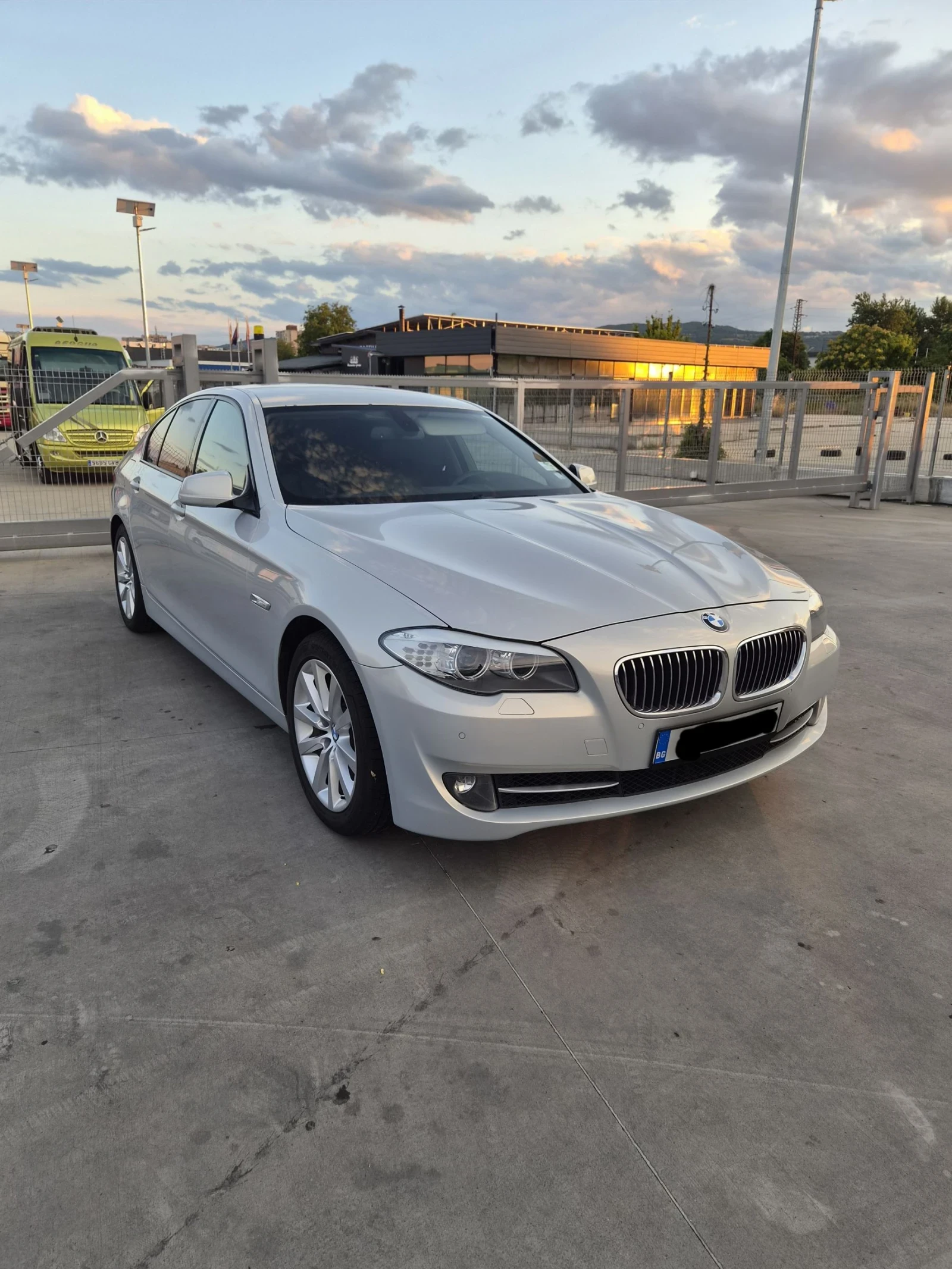 BMW 520 i, снимка 10 - Автомобили и джипове - 55100985