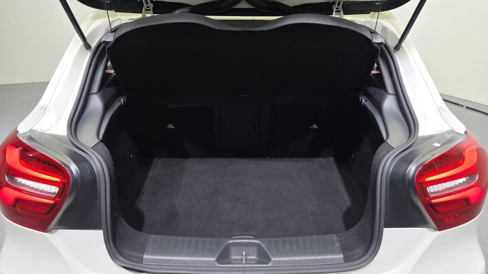 Mercedes-Benz A45 AMG AMG PER* CARBON* AMBIENT* F1 ����* ������ ����* En | Mobile.bg � ����������� 17