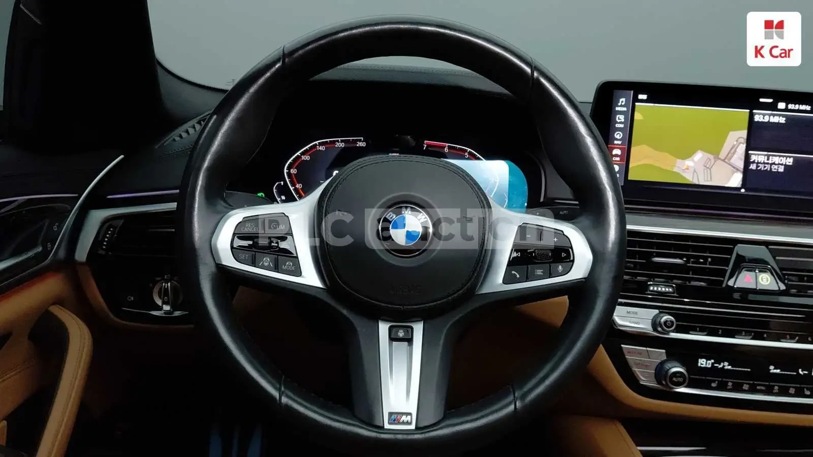 BMW 520 HEAD-UP * ПАНО * KEYLESS * АВТОКРЕДИТ , снимка 7 - Автомобили и джипове - 55031729