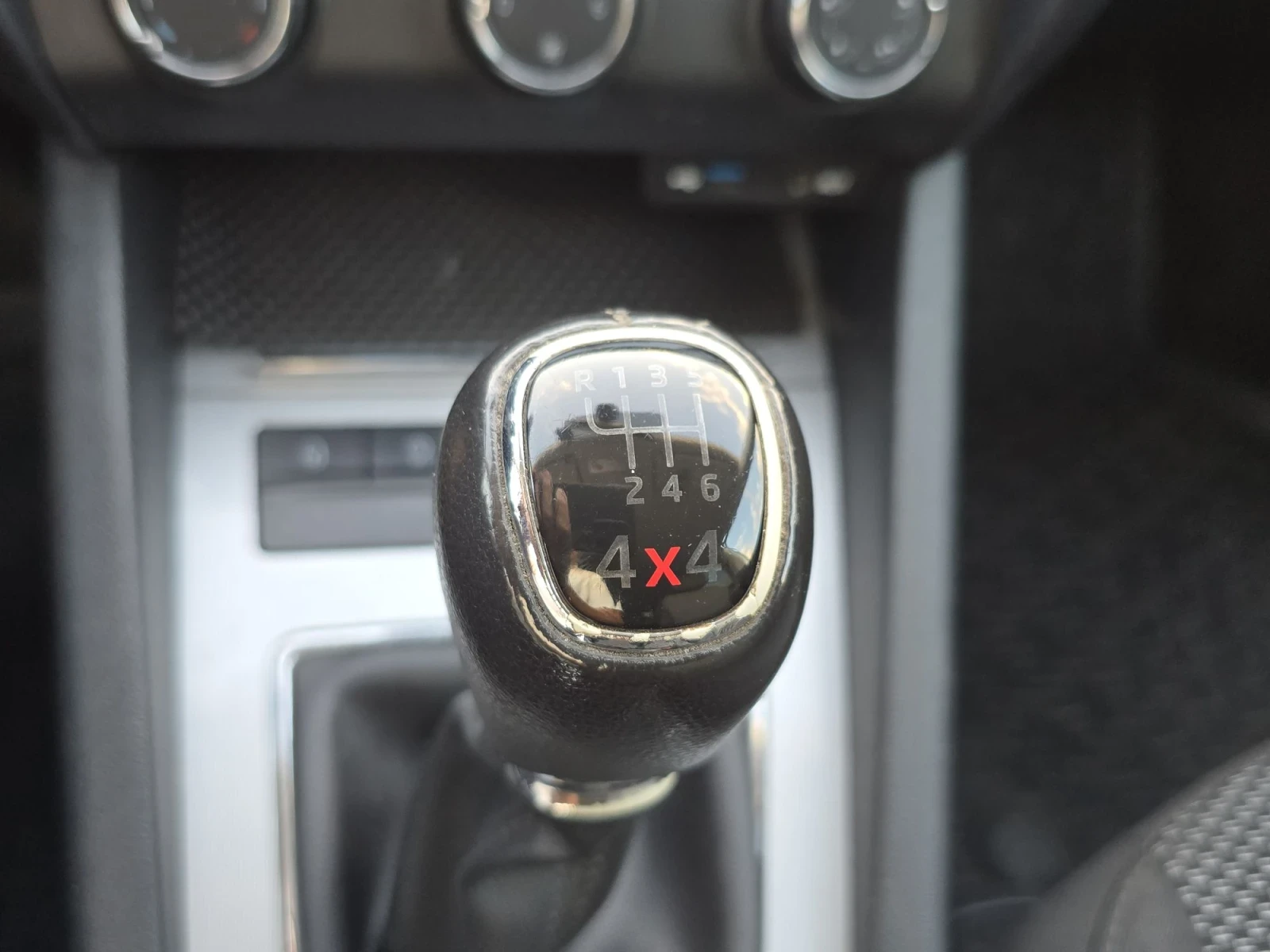 Skoda Octavia 1.6 TDI 4x4, снимка 9 - Автомобили и джипове - 56254729