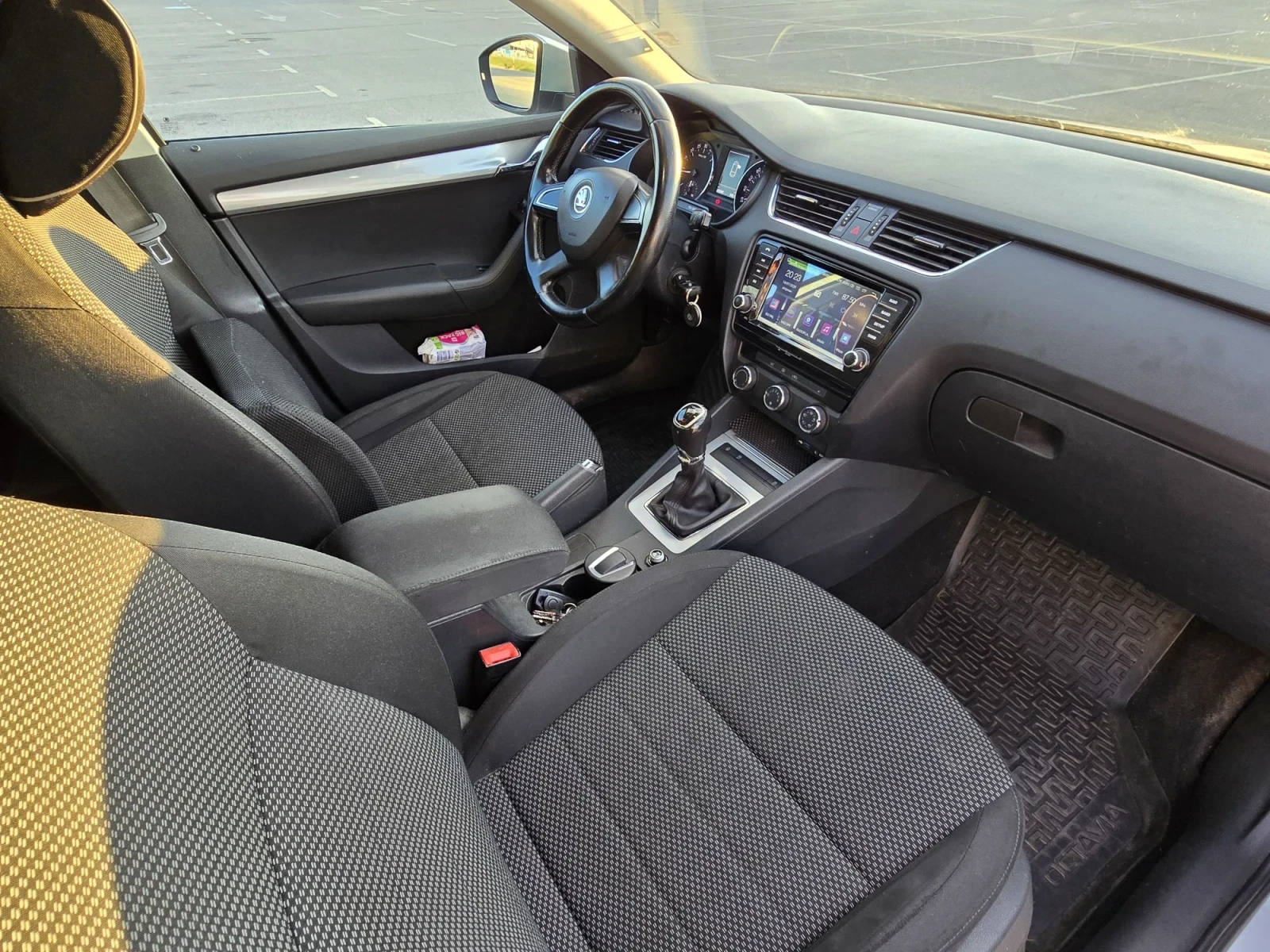 Skoda Octavia 1.6 TDI 4x4, снимка 4 - Автомобили и джипове - 56254729