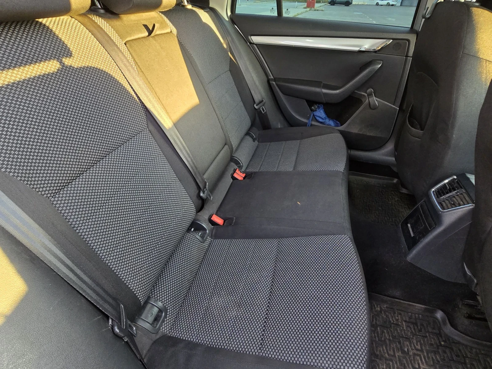 Skoda Octavia 1.6 TDI 4x4, снимка 5 - Автомобили и джипове - 56254729