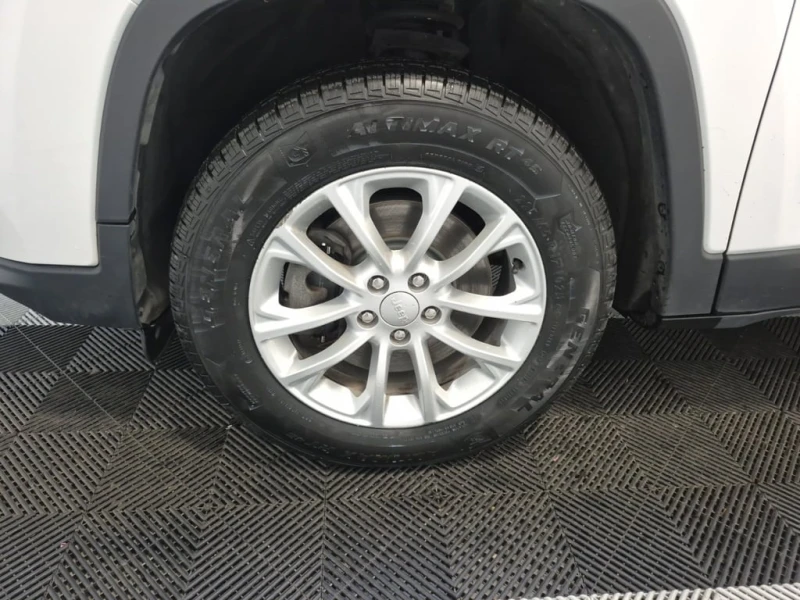 Jeep Cherokee * SPORT * CARFAX * БЕЗ ПЪРВОНАЧАЛНА ВНОСКА, снимка 6 - Автомобили и джипове - 53361716