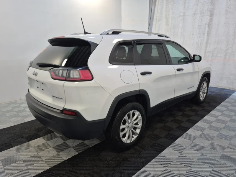 Jeep Cherokee * SPORT * CARFAX * БЕЗ ПЪРВОНАЧАЛНА ВНОСКА, снимка 3 - Автомобили и джипове - 53361716