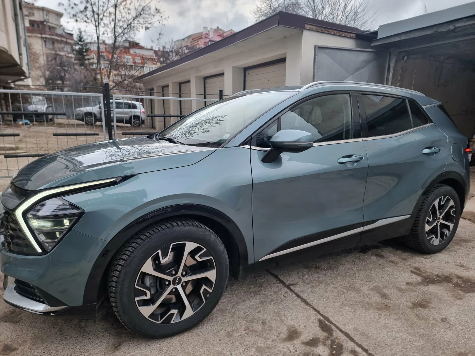 Kia Sportage Sportage 1.6 T HPE MHEV 4WD Executive 7AT 4x4 | Auto.bg — изображение 1