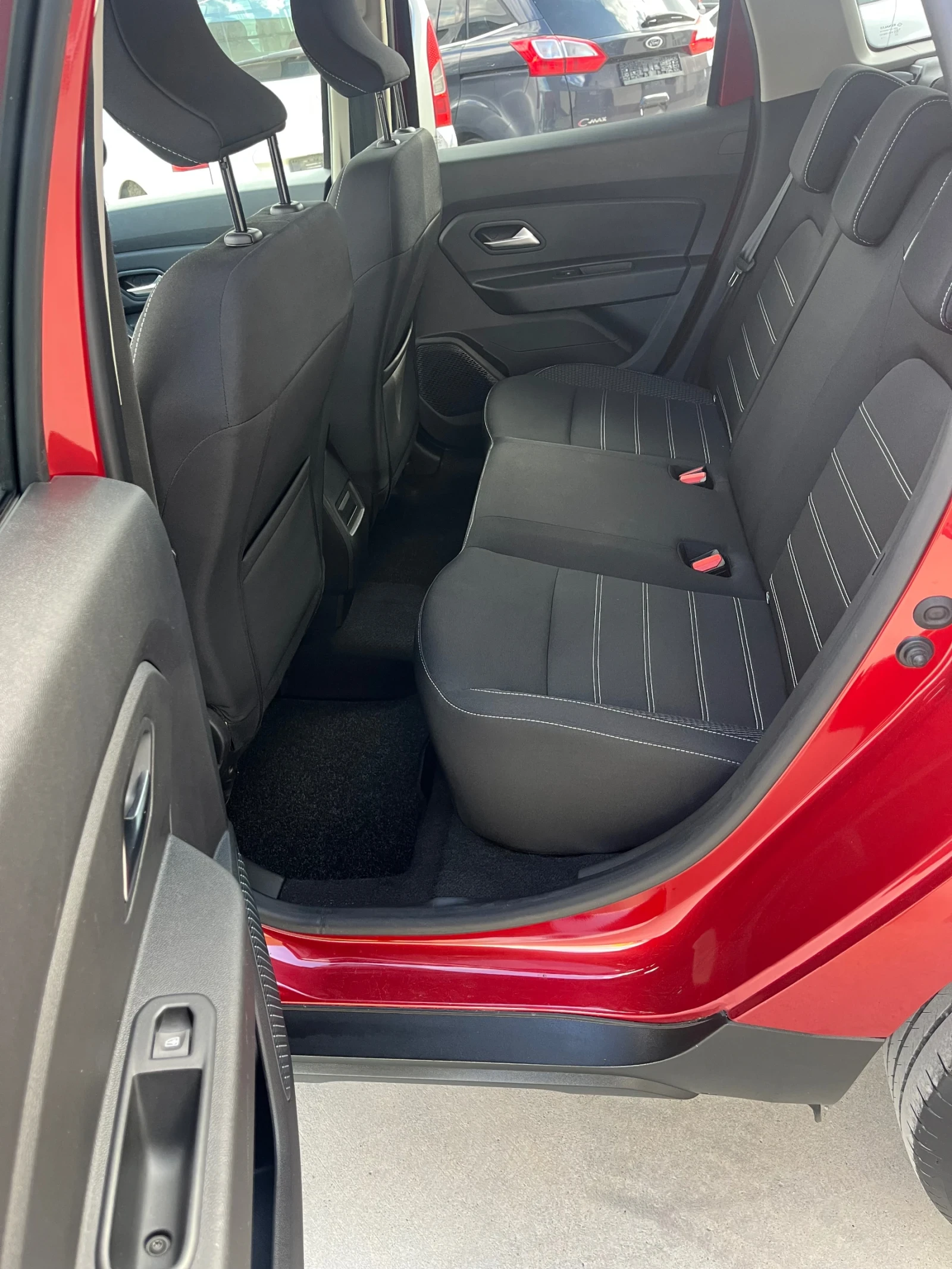 Dacia Duster, снимка 6 - Автомобили и джипове - 54577239