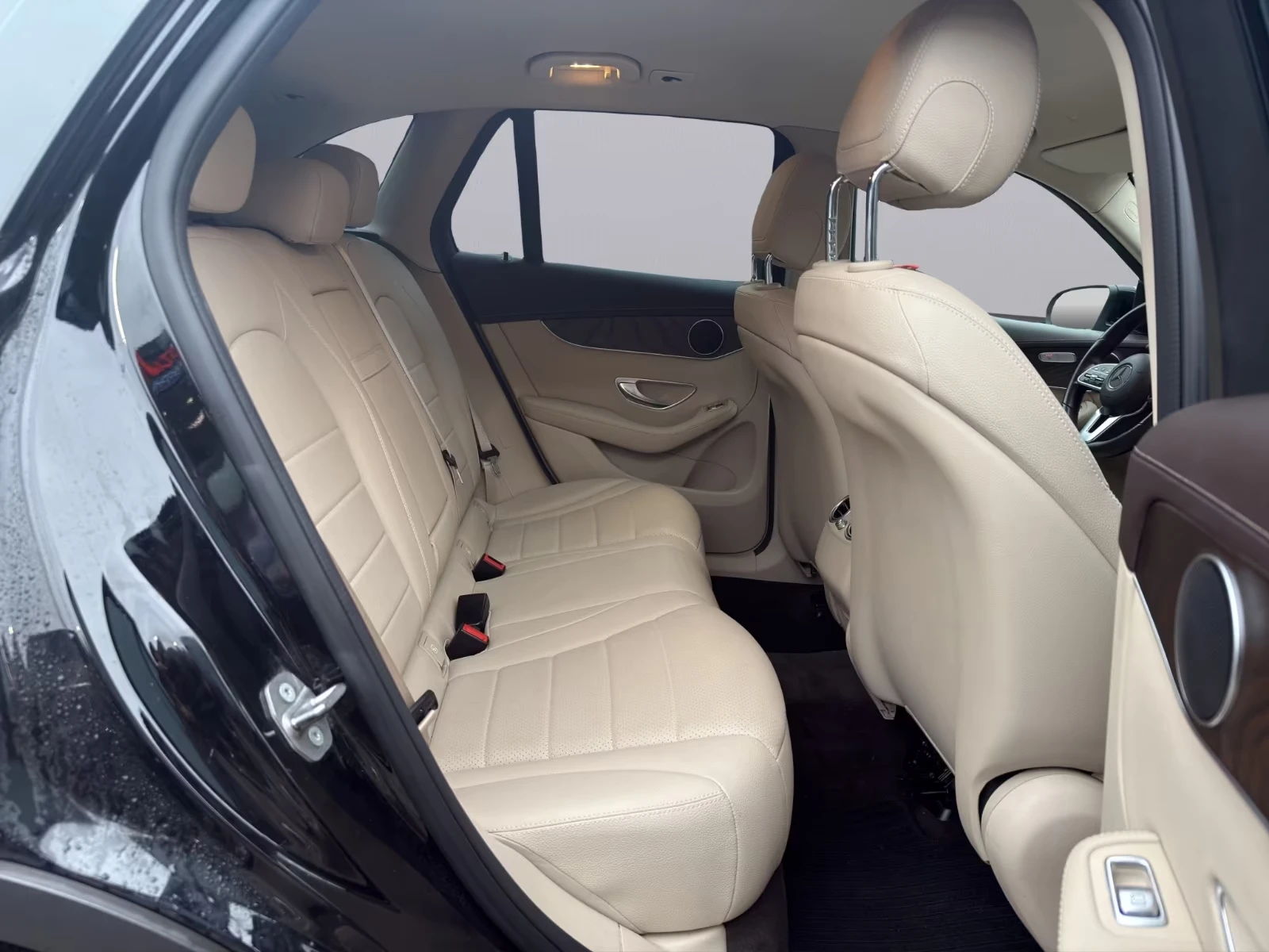 Mercedes-Benz GLC 300 D/4MATIC/AMG/EXCLUSIVE 360  MBUX FULL LED BURMESTE, снимка 16 - Автомобили и джипове - 54713891