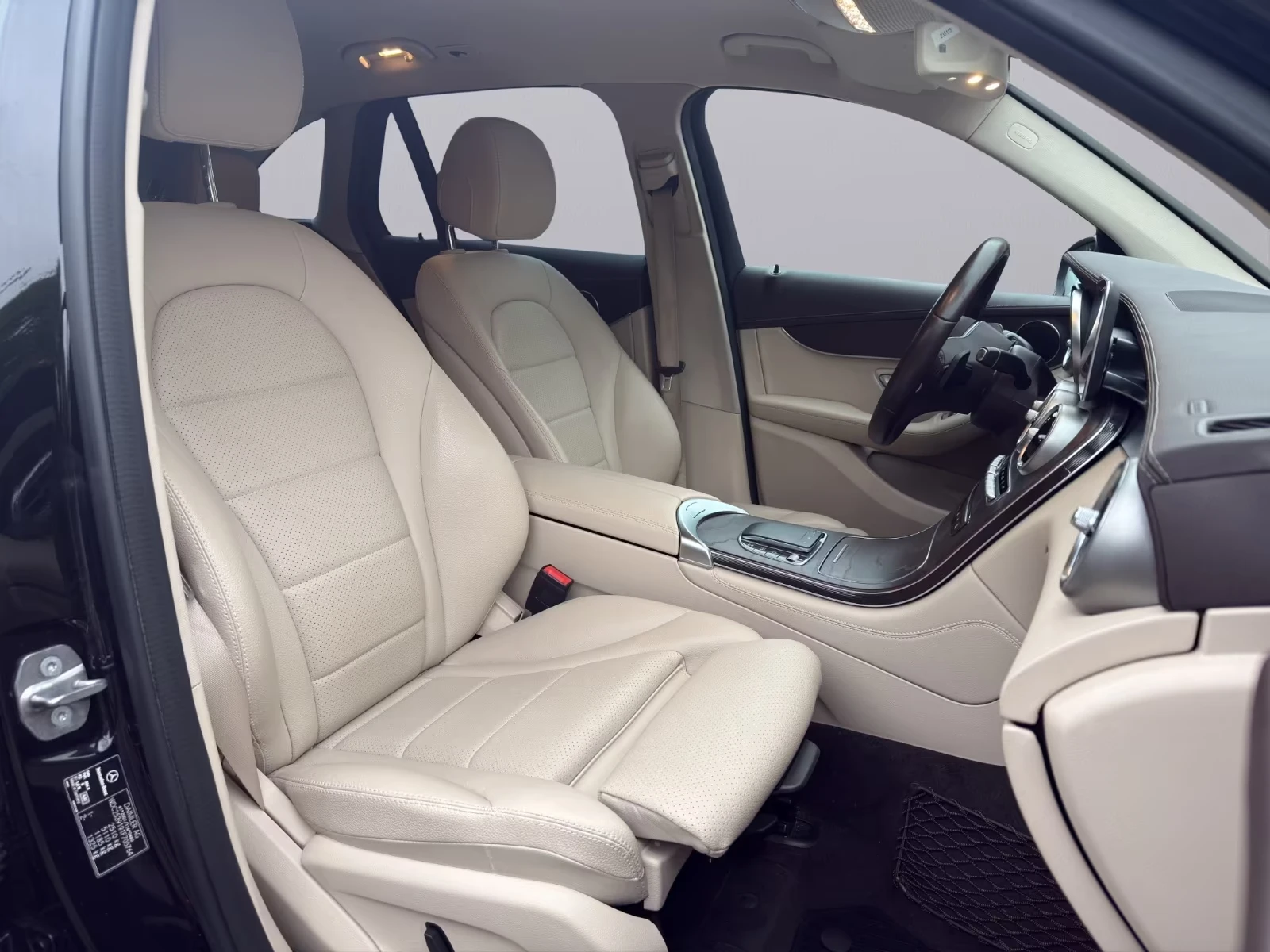Mercedes-Benz GLC 300 D/4MATIC/AMG/EXCLUSIVE 360  MBUX FULL LED BURMESTE, снимка 15 - Автомобили и джипове - 54713891