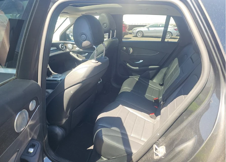 Mercedes-Benz GLC 300 4MATIC Premium, снимка 11 - Автомобили и джипове - 54748882