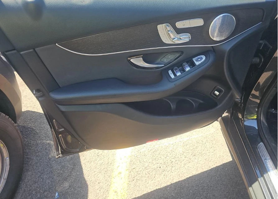 Mercedes-Benz GLC 300 4MATIC Premium, снимка 9 - Автомобили и джипове - 54748882
