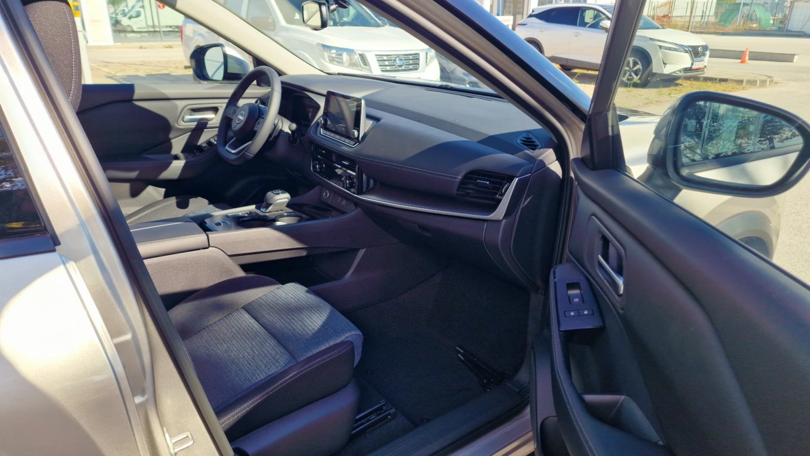 Nissan X-trail 1.5DDT , снимка 8 - Автомобили и джипове - 56254614