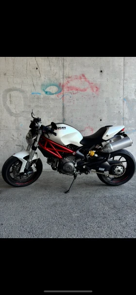     Ducati Monster 796