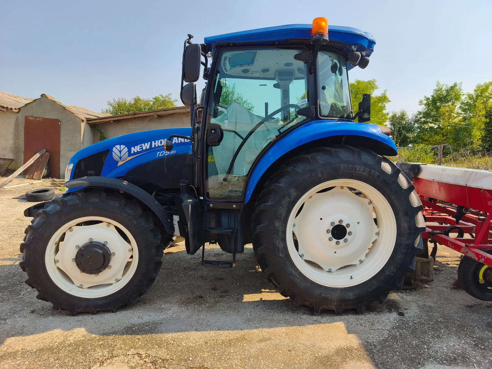Трактор New Holland TD5.85, снимка 3 - Селскостопанска техника - 56241749
