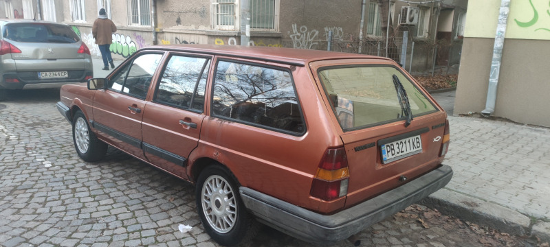 VW Passat 1.6 D, снимка 3 - Автомобили и джипове - 45097211