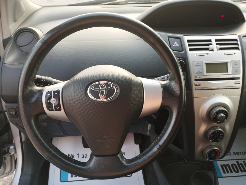 Toyota Yaris 1.3, снимка 10 - Автомобили и джипове - 46049390