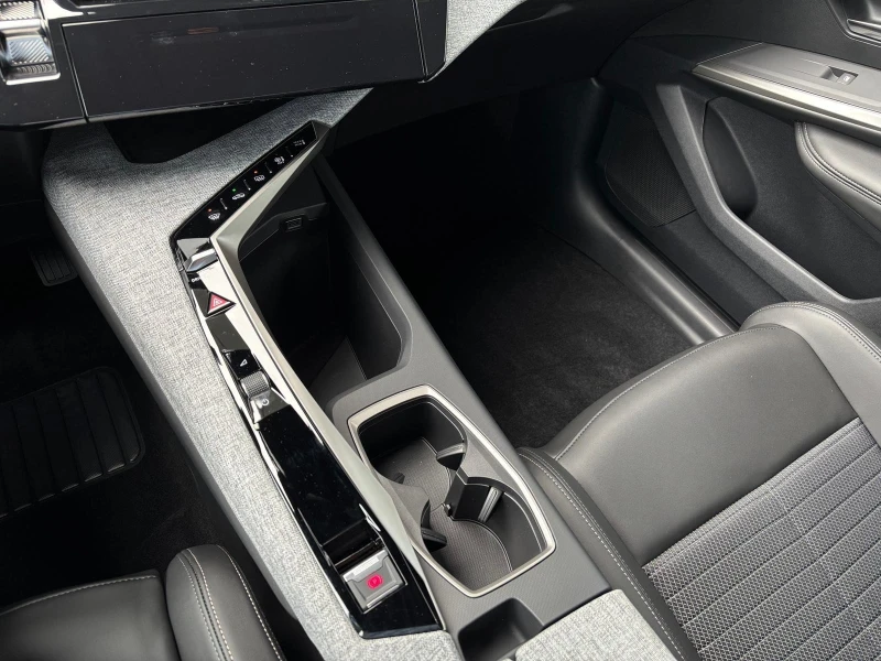 Peugeot 3008 E* 19"* CAM* LED* NAVI* , снимка 13 - Автомобили и джипове - 51602670