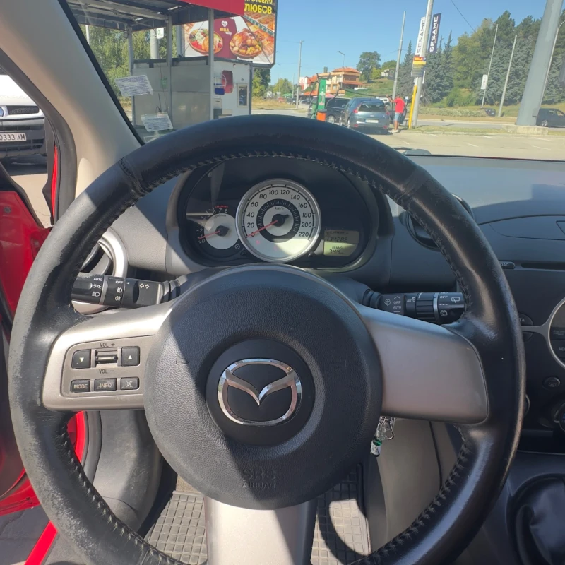 Mazda 2, снимка 9 - Автомобили и джипове - 52510779
