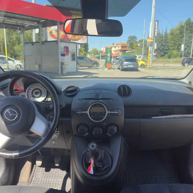 Mazda 2, снимка 8 - Автомобили и джипове - 52510779