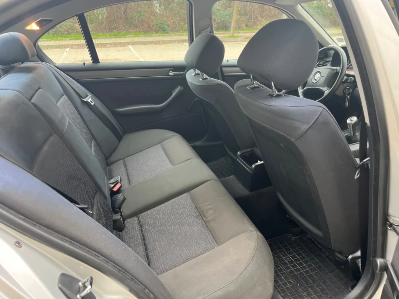 BMW 320, снимка 6 - Автомобили и джипове - 52711377