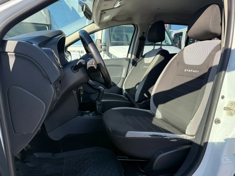 Dacia Sandero Stepway, снимка 11 - Автомобили и джипове - 53202194