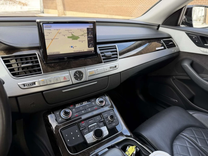 Audi A8 4.0tfsi * Фиксирана цена до БГ * Обслужен * CARFAX, снимка 13 - Автомобили и джипове - 53418407