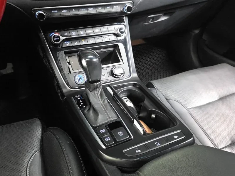 Hyundai Grandeur 3.0 Lpi Taxi Type Vip Package, снимка 9 - Автомобили и джипове - 55643658