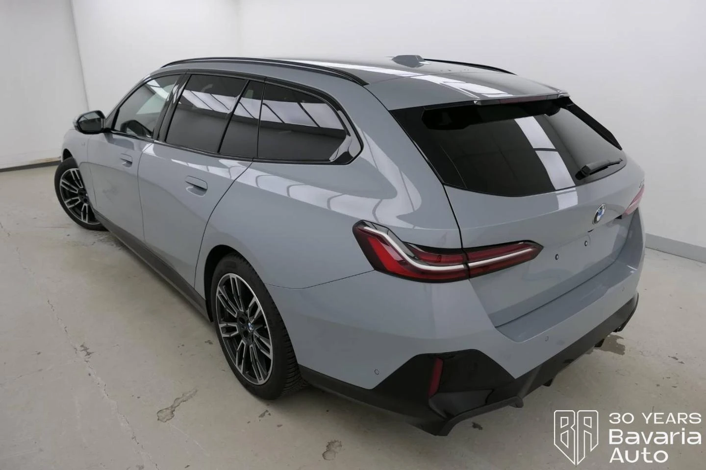 BMW 520 d Touring M Sport Paket - изображение 2