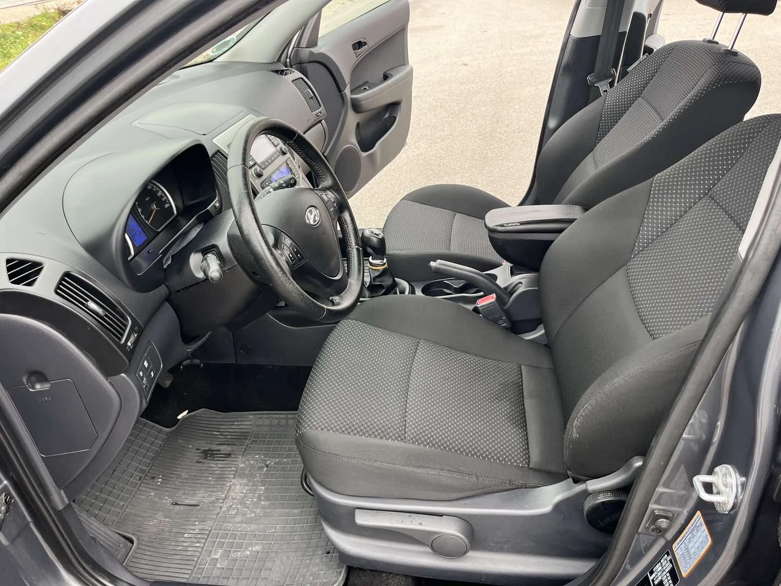 Hyundai I30 1.6CRDI 90кс 6 СКОРОСТИ АВТОПИЛОТ КЛИМАТРОНИК  - изображение 8