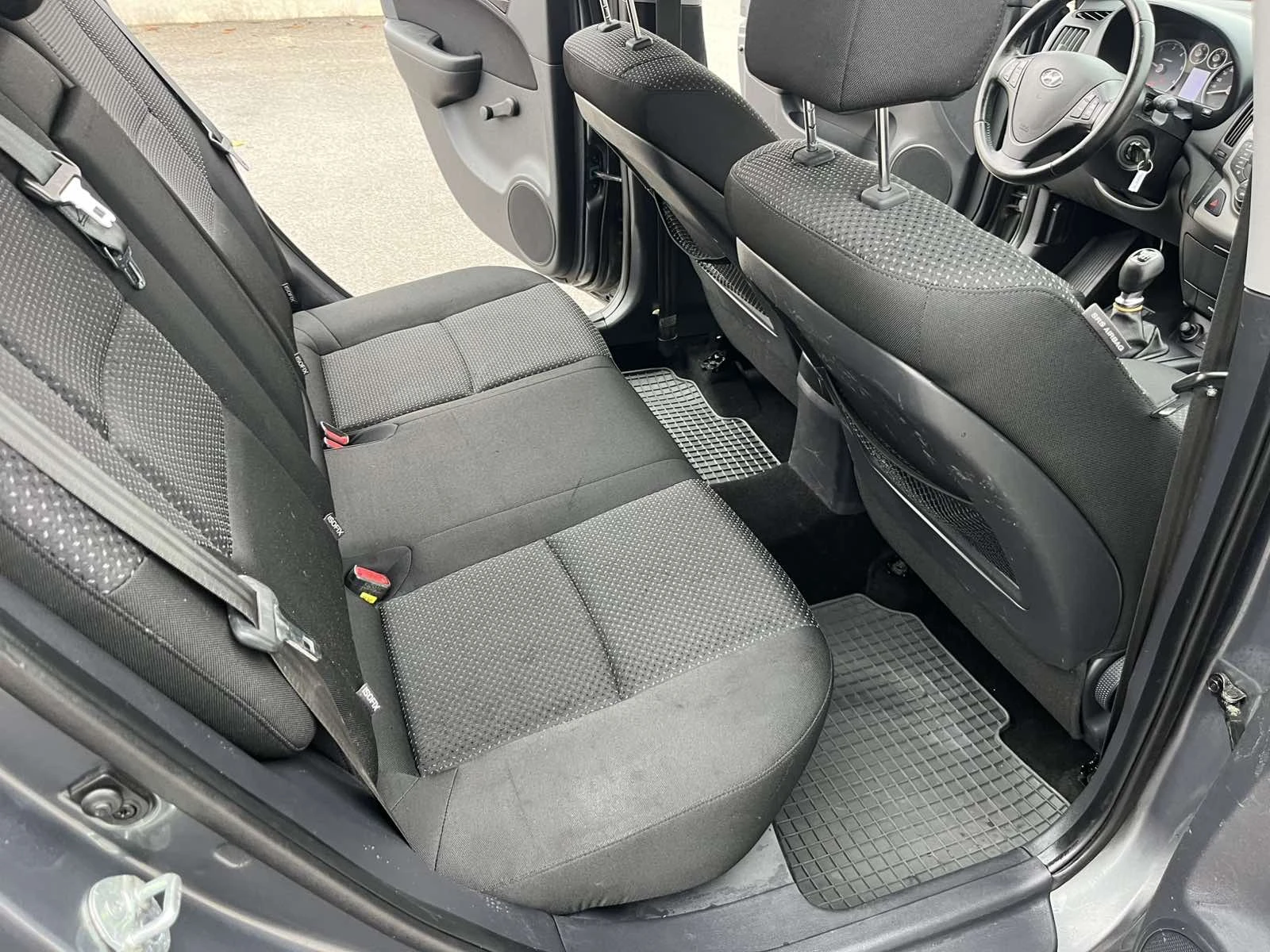 Hyundai I30 1.6CRDI 90кс 6 СКОРОСТИ АВТОПИЛОТ КЛИМАТРОНИК  - изображение 10