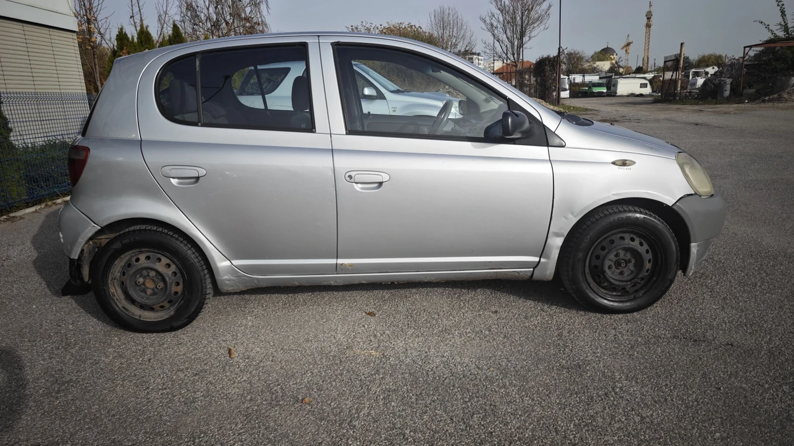 Toyota Yaris 1.0 КЛИМАТИК  - изображение 4