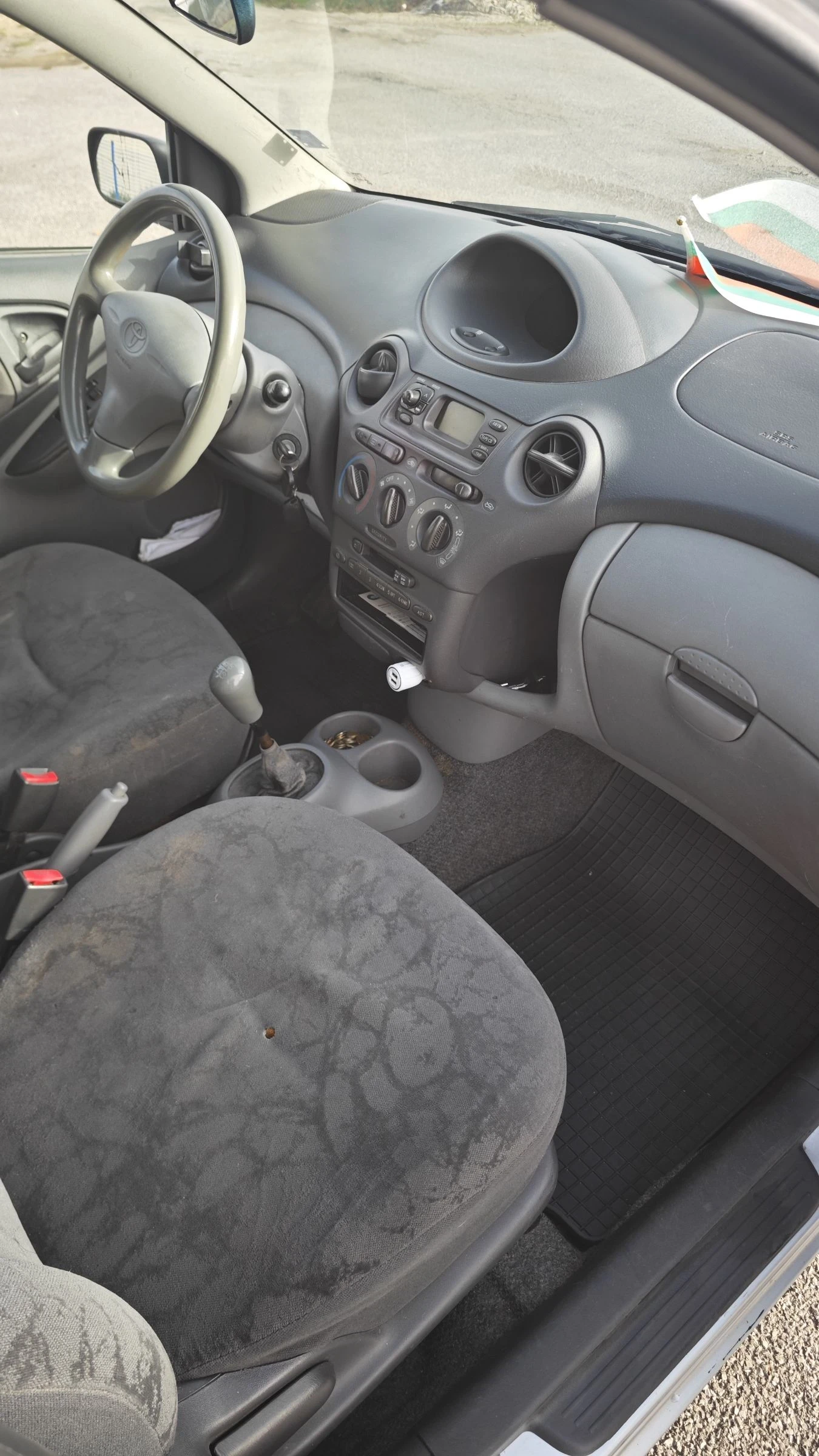 Toyota Yaris 1.0 КЛИМАТИК  - изображение 7