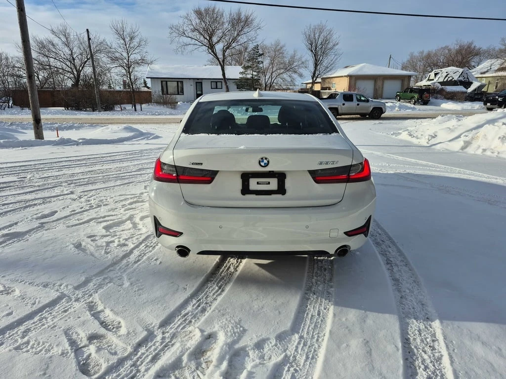 BMW 330 * 330i xDrive * CARFAX * БЕЗ ПЪРВОНАЧАЛНА ВНОСКА - изображение 4