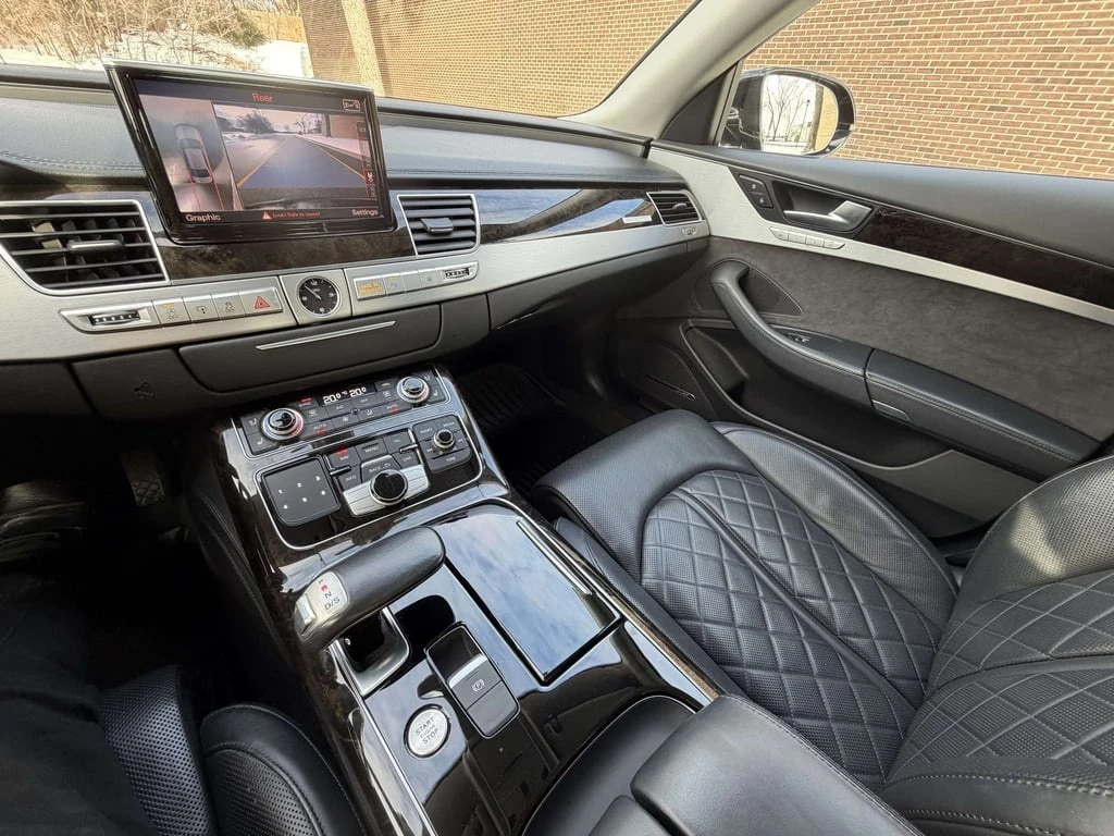 Audi A8 4.0tfsi * Фиксирана цена до БГ * Обслужен * CARFAX - изображение 10