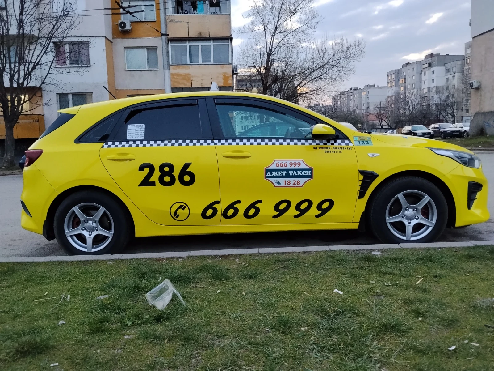 Kia Ceed 1.4.100kгз, снимка 4 - Автомобили и джипове - 53968289