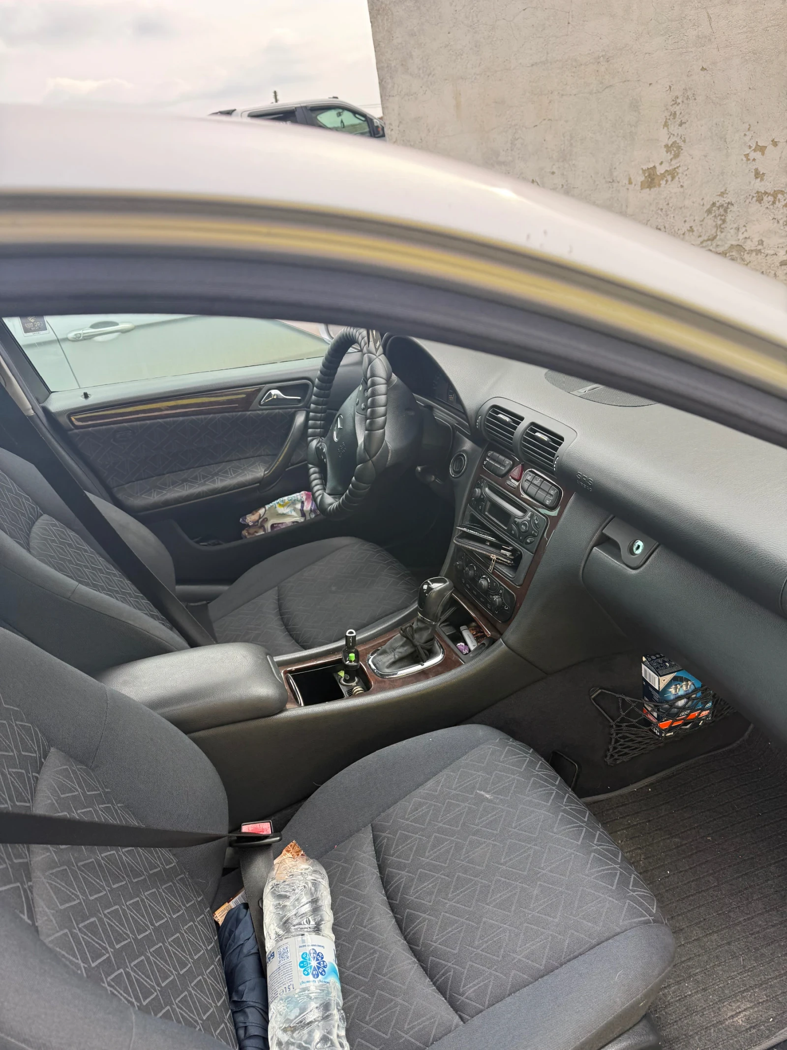Mercedes-Benz C 220, снимка 4 - Автомобили и джипове - 54079875
